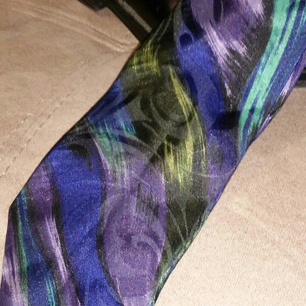 MERCEDES TIE